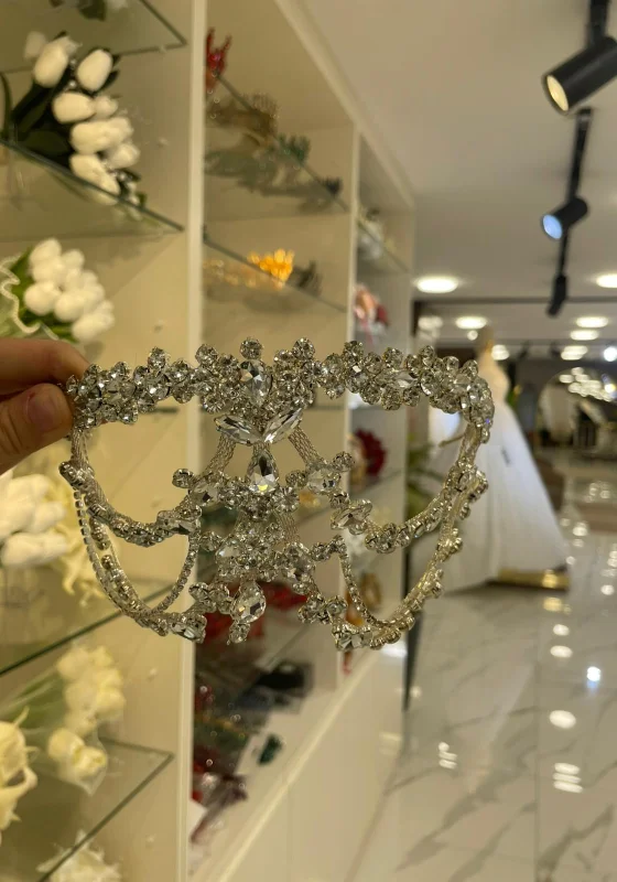 kristal taşlı zincir detaylı şık
