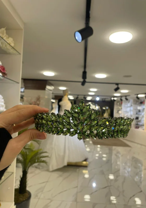 zümrüt yeşili taşlı şık taç